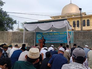 Warga Muhammadiyah Gelar Salat Idul Adha di GDM Perumnas Mandala Warga Muhammadiyah Gelar Salat Idul Adha di GDM Perumnas Mandala
