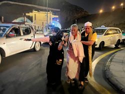 Potret Amirul Hajj Habib Hilal dan Petugas, Berjibaku Bantu Jemaah Haji