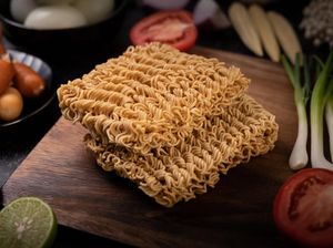 Apes! Beli Mie Instan Harga Murah Via Toko Online Ternyata Sudah Kedaluwarsa Apes! Beli Mie Instan Harga Murah Via Toko Online Ternyata Sudah Kedaluwarsa