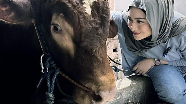 Deretan artis bersama hewan kurbannya