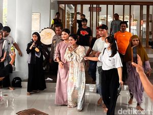 Camat Cilandak Buka Suara Soal Cekcok Dewi Perssik dan Pak RT karena Sapi Kurban Camat Cilandak Buka Suara Soal Cekcok Dewi Perssik dan Pak RT karena Sapi Kurban