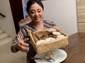 Dewi Perssik Doyan Makan Bakso hingga Ikan Pedas yang Bikin Laper Dewi Perssik Doyan Makan Bakso hingga Ikan Pedas yang Bikin Laper