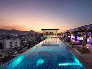 Liburan di Bandung, Menginap di Hotel Tengah Kota yang Strategis dan Estetik