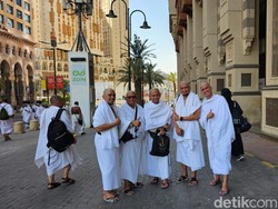 Haru Bahagia, Jemaah Haji Berkepala Plontos Tuntaskan Rukun Haji