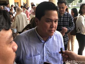 Momen Erick Thohir Salat Idul Adha di Hong Kong