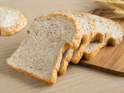 5 Makanan yang Aman dan Tidak Aman Dikonsumsi Saat Sudah Berjamur