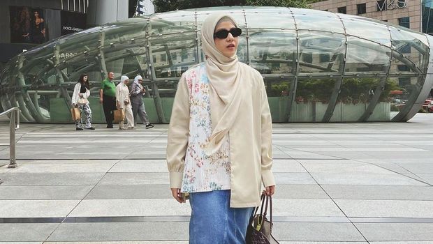 Natasha Rizki Pose Cantik Saat Liburan, Desta yang Fotoin?
