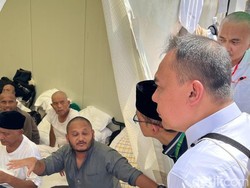 Momen Pimpinan DPR Tinjau Pemondokan Jemaah Haji Indonesia di Mina