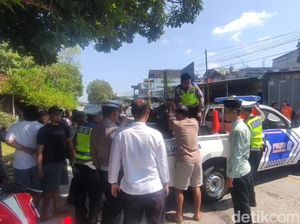 Truk Boks Hantam 3 Motor di Patebon Kendal, 4 Orang Tewas Truk Boks Hantam 3 Motor di Patebon Kendal, 4 Orang Tewas