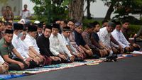 Momen Jokowi Salat Idul Adha di Istana Yogyakarta