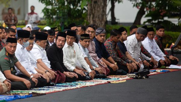 Momen Jokowi Salat Idul Adha di Istana Yogyakarta