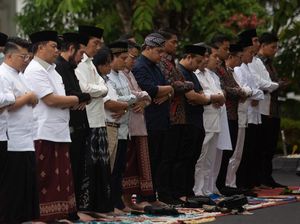 Hukum Shalat Idul Fitri Menurut 4 Mazhab Lengkap dengan Dalilnya Hukum Shalat Idul Fitri Menurut 4 Mazhab Lengkap dengan Dalilnya