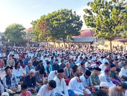 Ribuan Jemaah Ikuti Salat Idul Adha di Lapangan Basket SMAN 4 Denpasar