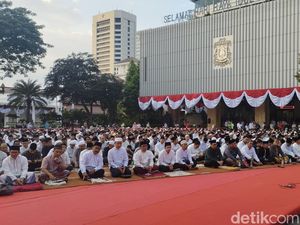 Heru Budi Bersama Jajaran Pemprov DKI Salat Idul Adha Di Balai Kota Heru Budi Bersama Jajaran Pemprov DKI Salat Idul Adha Di Balai Kota