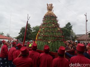 Pesona Rayahan Gunungan dan Garebeg Besar Keraton Jogja Pesona Rayahan Gunungan dan Garebeg Besar Keraton Jogja