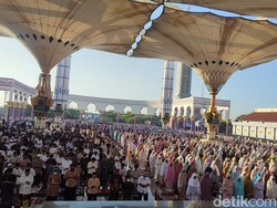 Ramainya Salat Idul Adha di MAJT Semarang, Jemaah Sampai Antre Masuk