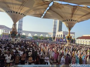 Ramainya Salat Idul Adha di MAJT Semarang, Jemaah Sampai Antre Masuk Ramainya Salat Idul Adha di MAJT Semarang, Jemaah Sampai Antre Masuk