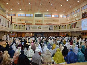 Begini Suasana Hikmat Salat Idul Adha di Qatar, Diikuti 800 WNI Begini Suasana Hikmat Salat Idul Adha di Qatar, Diikuti 800 WNI
