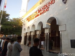 Hilangnya Status 23 Tahun Masjid Raya Bandung