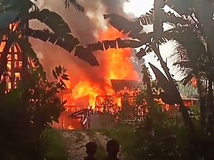 Rumah Adat di Toraja Utara Terbakar, Lansia Pemilik Rumah Luka di Wajah