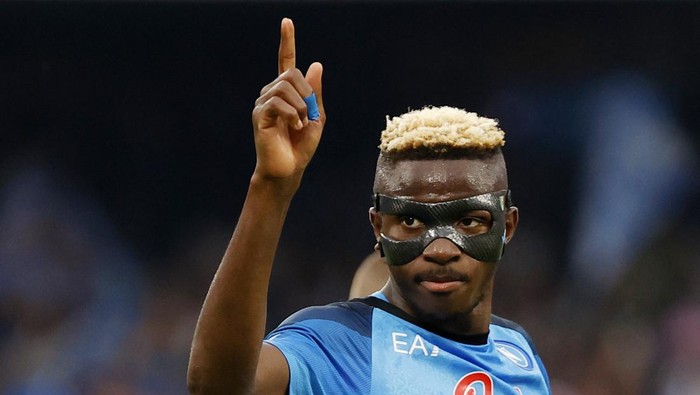 Soccer Football - Serie A - Napoli v Sampdoria - Stadio Diego Armando Maradona, Naples, Italy - June 4, 2023 Napolis Victor Osimhen celebrates scoring their first goal REUTERS/Ciro De Luca