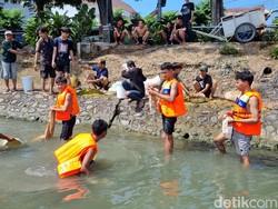 Masih Ditemukan Warga Bandel Buang Rumen di Kalimas Surabaya