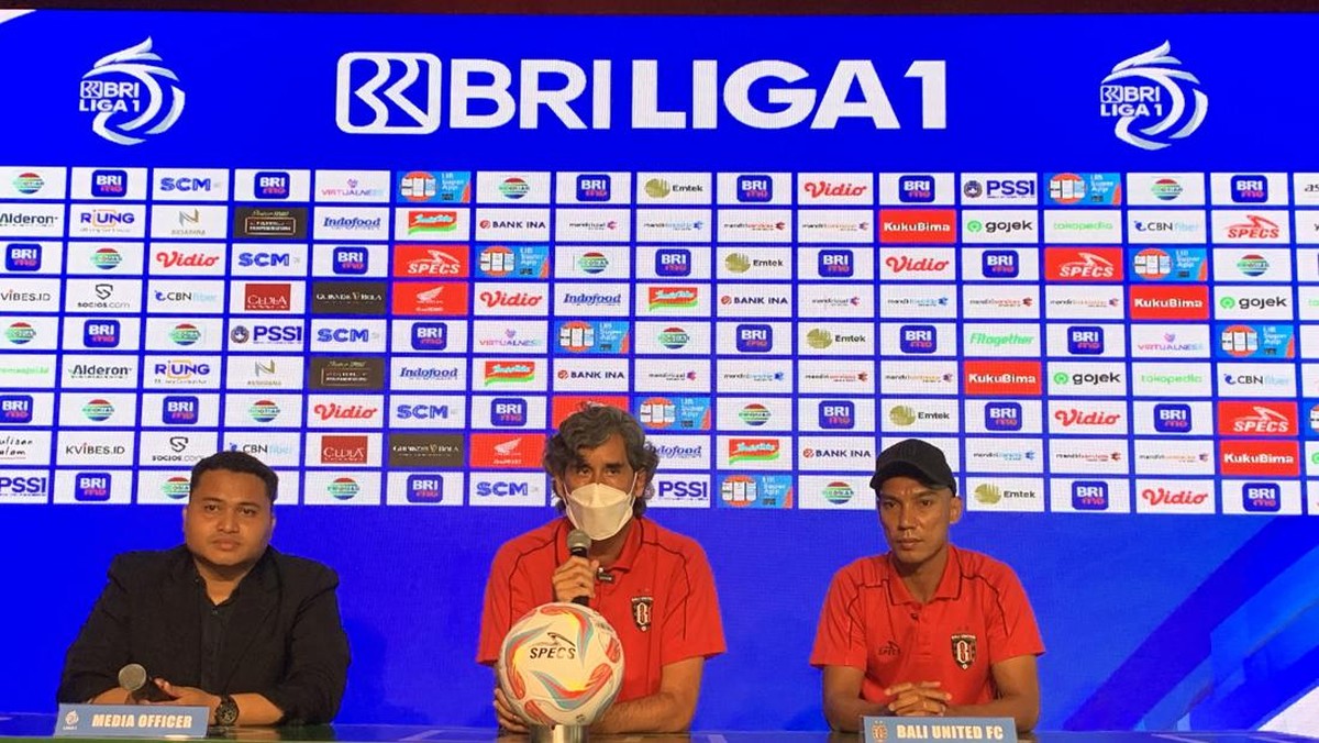 Foto: Coach Stefano Cugurra Teco dan Novri Setiawan. (Siti Muamalah/detikBali)