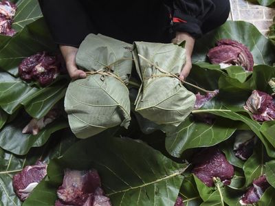 Keren, Ponpes di Tasik Gunakan Daun Jati untuk Bungkus Daging Kurban