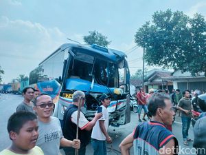Detik-detik Bus Sugeng Rahayu Adu Banteng Vs Truk Es Krim Berujung 3 Luka
