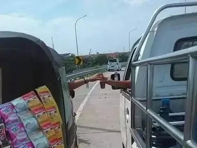 10 Promosi Kocak yang Dilakukan Pedagang Makanan Keliling