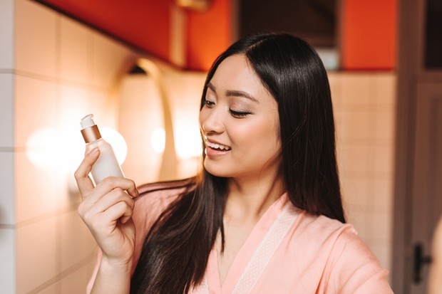 Ilustrasi produk leave-in conditioner/Foto: freepik.com/lookstudio