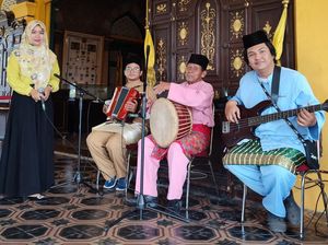 Sircombo, Melestarikan Musik Melayu dan Hibur Pengunjung Istana Maimoon Sircombo, Melestarikan Musik Melayu dan Hibur Pengunjung Istana Maimoon