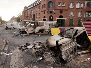 Prancis Mencekam! Toko-toko di Pusat Kota Ludes Dijarah