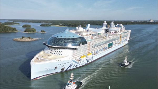Foto Kapal Pesiar Raksasa, Meluncur 2024