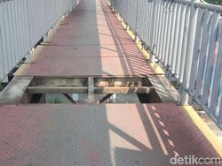 Lantai Bolong Diperbaiki Bina Marga, JPO Daan Mogot Km 12 Jakbar Ditutup