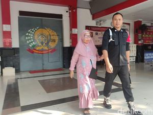 Masriah Penyiram Tinja ke Rumah Tetangga Bebas dari Penjara Masriah Penyiram Tinja ke Rumah Tetangga Bebas dari Penjara