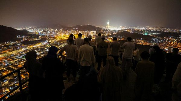 Memandang Kota Makkah dari Puncak Jabal Nur, Lokasi Gua Hira