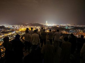 Memandang Kota Makkah dari Puncak Jabal Nur, Lokasi Gua Hira