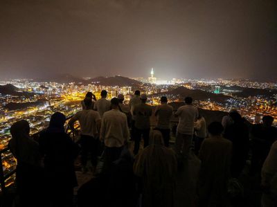 Memandang Kota Makkah dari Puncak Jabal Nur, Lokasi Gua Hira