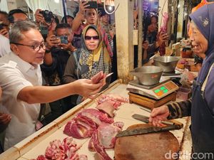 Mendag Blusukan di Pasar Bandarjo Semarang, Dapati Harga Telur dan Ayam Naik