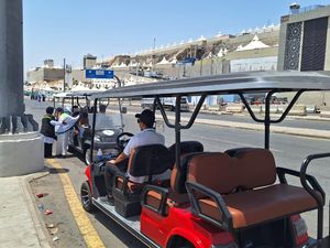 Saat Layanan Mobil Golf Antar Jemaah Haji yang Tersesat di Mina