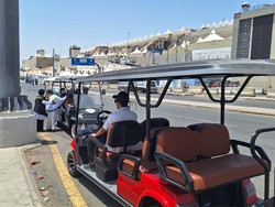 Saat Layanan Mobil Golf Antar Jemaah Haji yang Tersesat di Mina