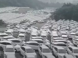 Dunia Kebanjiran Mobil China