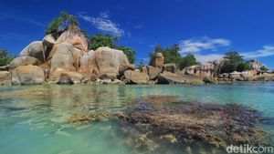 Potret Keindahan Pantai Turun Aban di Bangka