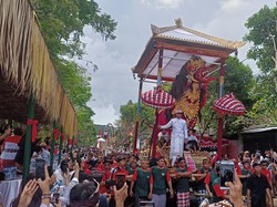 Ribuan Orang Iringi Puncak Pelebon Putra ke-9 Raja Karangasem