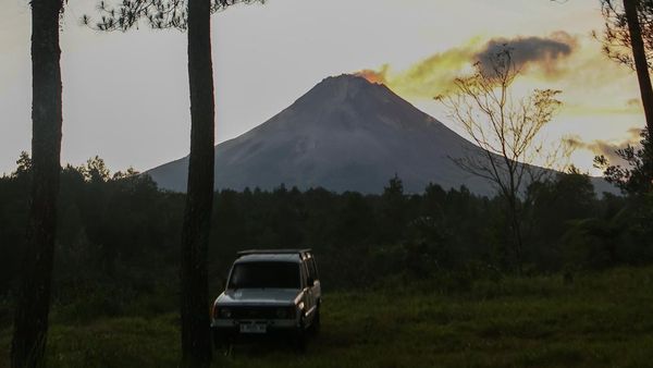 Penampakan Aktivitas Gunung Merapi Pagi Ini