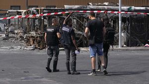 Penampakan Bus-bus Hangus Akibat Kerusuhan di Prancis