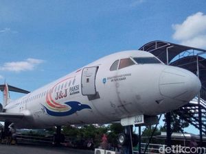 Merasakan Sensasi Naik Pesawat Sungguhan di Kuningan Merasakan Sensasi Naik Pesawat Sungguhan di Kuningan