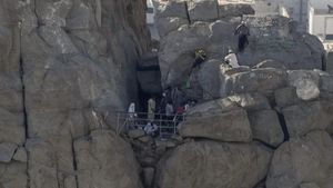 Potret Gua Hira, Tempat Nabi Muhammad Menerima Wahyu