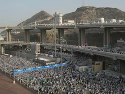 Momen Jemaah Haji Berdesakan saat Ritual Lempar Jumrah
